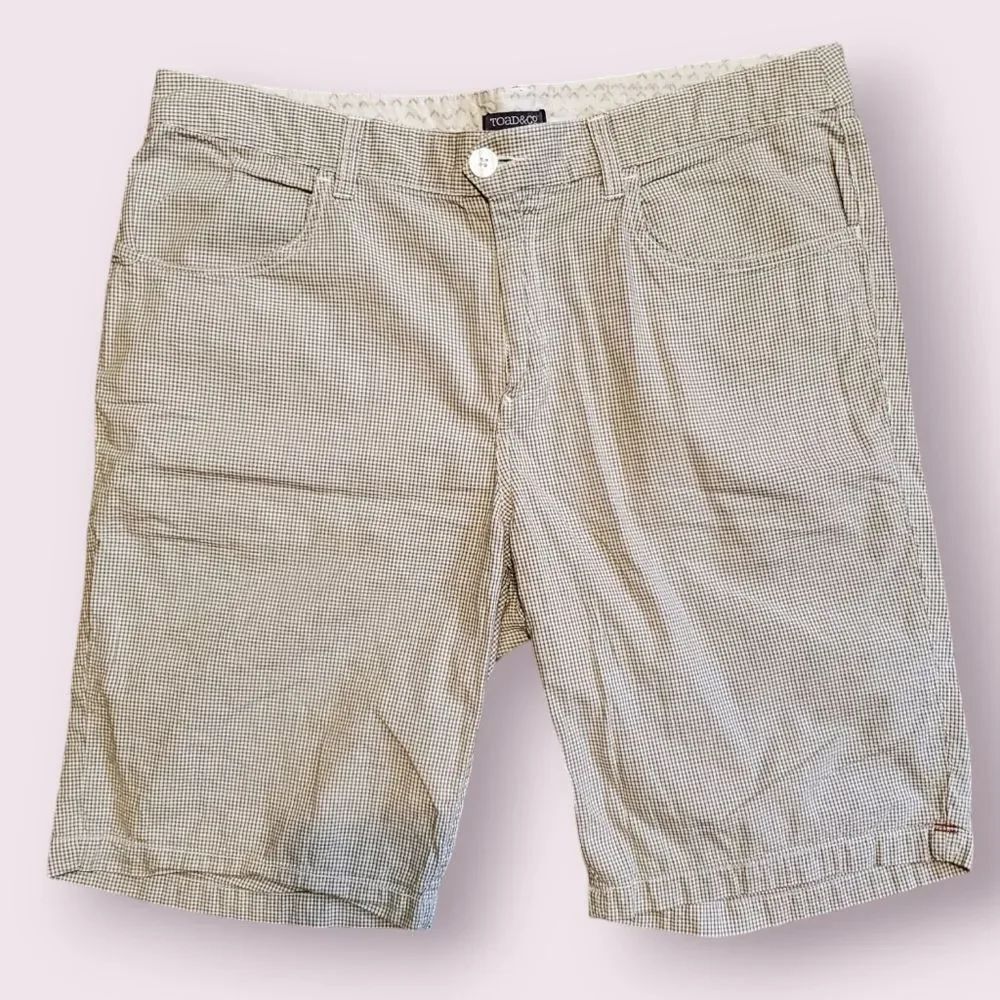 Toad & Co Men's Size 34 Tan And White Checkered Shorts Chinos EUC